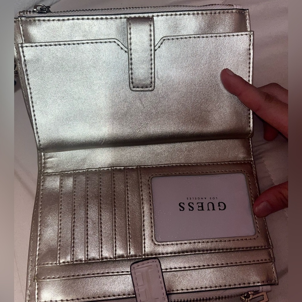 Guess Wallet - Picture 2 of 4